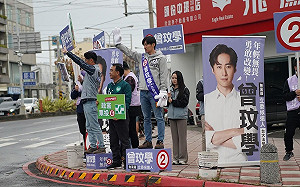 民進黨串連路口拜票  康世明、曾玟學力拚山海連線進國會　