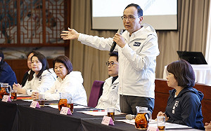 讚侯「正港台灣土雞」 朱立倫：他一生沒有任何汙點