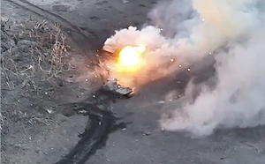 （影）一排俄軍坦克GG了! 大砲、集束彈藥、地雷全都上 俄襲辛基夫卡受重傷