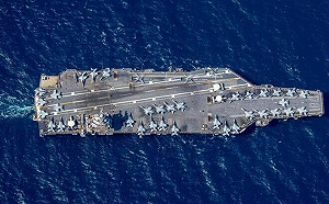 中國沙漠造船＋1！新疆沙漠驚見「幻影」福特級航艦  推測為反艦飛彈標靶