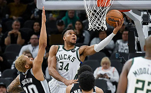 Wembanyama賞字母哥「火鍋」　公鹿險勝馬刺