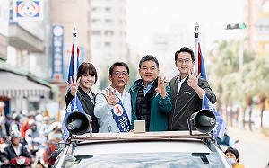 全力守住鳳山！邁團隊「高顏值首長」首度出擊輔選許智傑 