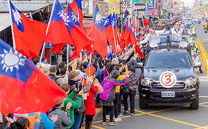 黃金週桃園車掃 侯友宜高喊「政黨輪替，高端解密」