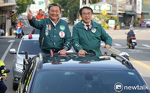 黃偉哲陪同王定宇車掃拜票  共籲台南市民站出來投票