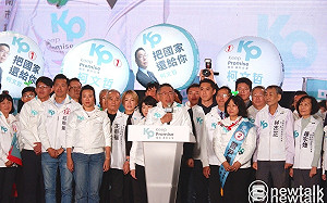 高雄造勢喊破8萬線上逾10萬 柯嗆：民進黨執政五缺尤其「缺德」