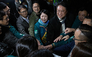 率前市府官員返基隆輔選鄭文婷 林右昌挾政績召集黨內幹部親擬戰略