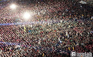 超級星期天決戰南台灣！藍綠白齊聚高雄辦晚會大車拚催氣勢搶選票