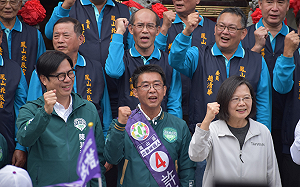 控鍾易仲登載假學歷應退選 許智傑將向高雄市選委會告發