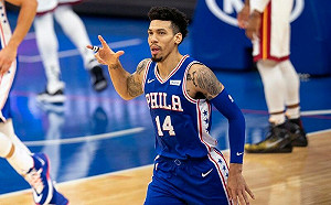 勇士、湖人本季掙扎、蹣跚　誰能走更遠？