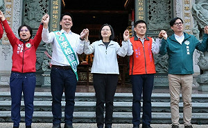 三度南下輔選李柏毅 蔡英文：關鍵左楠這席絕不能掉