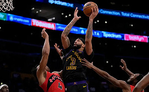 Davis攻下41分　湖人驚險擊敗暴龍