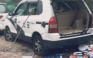 (影) 苗族人暴動了! 貴州強賣墓地搶骨灰遭反擊 特警被村民俘虜 警車全被砸壞