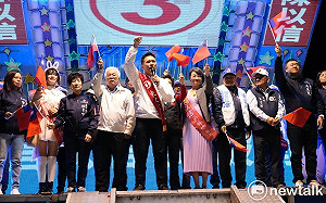 陳以信選前造勢人潮爆滿  籲集中選票政黨輪替翻轉南關線