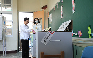 盧秀燕完成投票 下午4點半台中聯合競總觀看開票