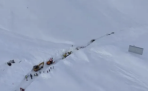 新疆大雪崩! 積雪最深超過5公尺千人滯留 死傷不明 救援飛機緊急起飛