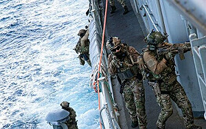 美2士兵在亞丁灣失蹤! 登上可疑船隻時墜海 大舉搜尋解放軍基地附近海域