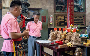 押送冤魂的守護神  同安寮福安宮法師「送肉粽」解密