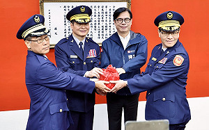 高市警局分局長、大隊長聯合交接 陳其邁：務必讓市民平安過好年