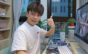 蔡阿嘎吃「連皮帶爪」鱷魚腳！驚悚模樣曝光 網嚇壞：太可怕了