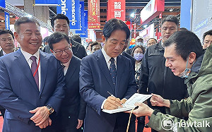 勝選後首公開行程！賴清德展高人氣 民眾巧遇紛紛搶拍