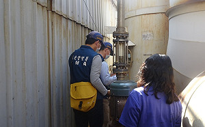 驚！台南鐵線加工廠排出「明顯粒狀空汙」  環管署：最重可處500萬罰鍰