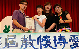 連三屆捐出選舉補助款 鍾佳濱 「教懷博愛」獎學金邁入第九屆