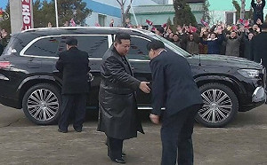 不甩國際制裁！金正恩換坐賓士頂級SUV  總公司：正在調查車輛來源