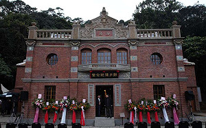 神隱多日再度公開現蹤 郭台銘回來了