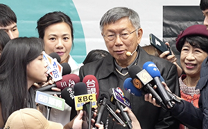 柯文哲嗆「希望酸民活得夠久！」前幕僚諷：先解決給你「假老二民調」的人