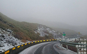 追雪注意！高山道路結冰  中橫2路段限掛雪鏈通行