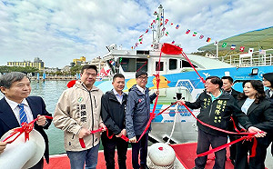 高輪迎新電力驅動渡輪  陳其邁：持續加速汰舊換新