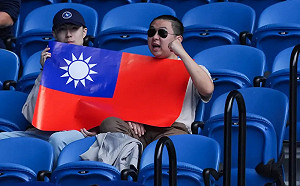 謝淑薇混雙奪歷史性首冠　場邊球迷秀國旗