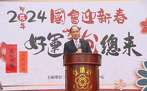 出席新春揮毫 游錫堃：孫中山、蔣中正、毛澤東都曾支持台獨