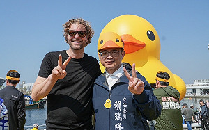 見證高雄城市蛻變 賴瑞隆、霍夫曼重溫10年前小鴨情誼