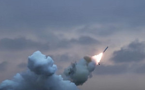 北韓發射2淺射型戰略巡航飛彈! 金正恩 : 海軍核武化是迫切的時代任務