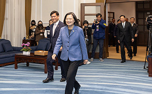 8年執政獲過半肯定 最新民調：蔡英文執政滿意度51.6％、信任度52.7％