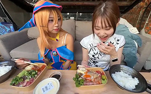 日本2正妹試吃超哥丼飯！夾一口面露難色