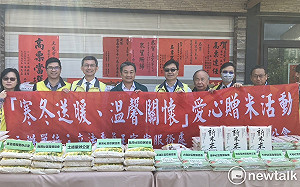 寒冬贈米溫馨送暖 會計師公會、王定宇年終贈米活動8年不輟