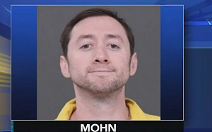 驚死人！美男子斬首自己老父 拎頭上傳影片6小時