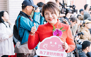 范雲率彩虹團隊、18民團50位代表走立院紅毯 「為多元平等而戰!」