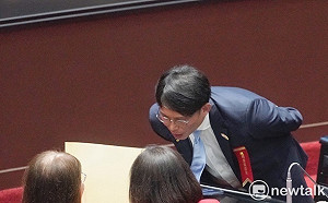 立院龍頭戰 民眾黨「8票都開不出來」黃暐瀚諷掉漆！不分區第9名該準備了？