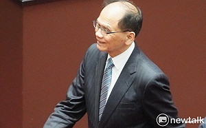 游錫堃黯然下台 王鴻薇都看不下去：游被名嘴羞辱全黨不發一語