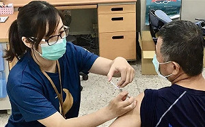 4天13萬人搶打新冠疫苗！Novavax最後一批16.5萬劑今配送