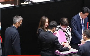 「立院林襄」結婚消息網心碎一片！本人發限動戲稱：我的高光時刻？