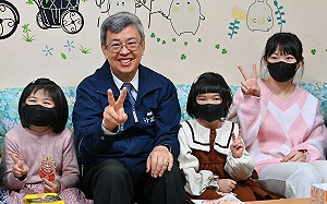 春節前夕關懷育幼機構院童 陳建仁：續推兒少福利政策、讓孩子無憂長大