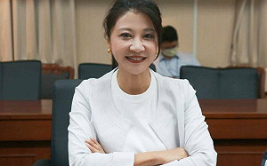 洪秀柱赴中共閱兵 林楚茵引馬英九言論批:國民黨跨時空自打臉