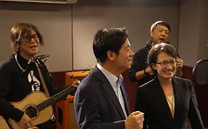 賴清德、蕭美琴合體飆歌拍MV 金曲樂團大讚：被政治耽誤的歌手