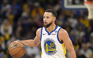 (影)Curry生涯第3600顆三分達標！持續推進紀錄