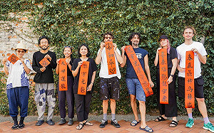 駁二藝術家駐村2024年「開村」大吉 寫春聯揭國際藝術交流序幕