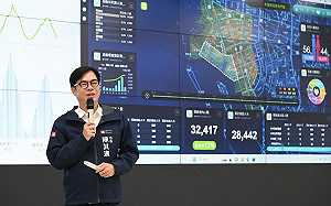 因應龍年高雄出遊潮  陳其邁赴智慧運輸中心視察   